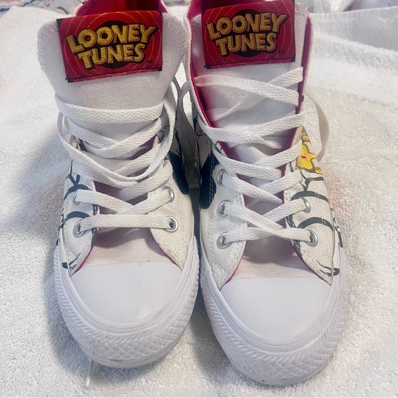 Converse All Star Women High-tops Chuck Looney Tunes Theme Size 7 - Picture 2 of 9